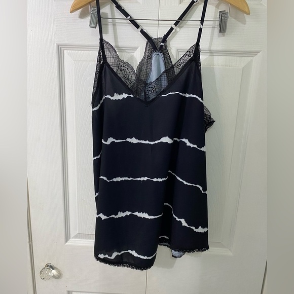 Black and white camisole with lace trim - Picture 1 of 5